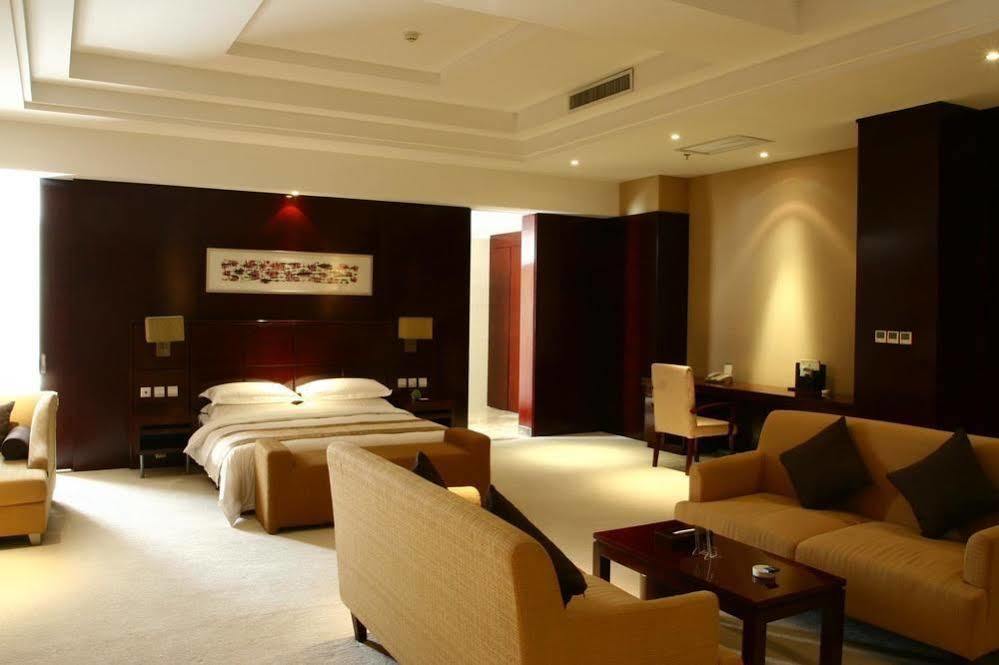 Tianrui Business Hotel 타이위안 외부 사진